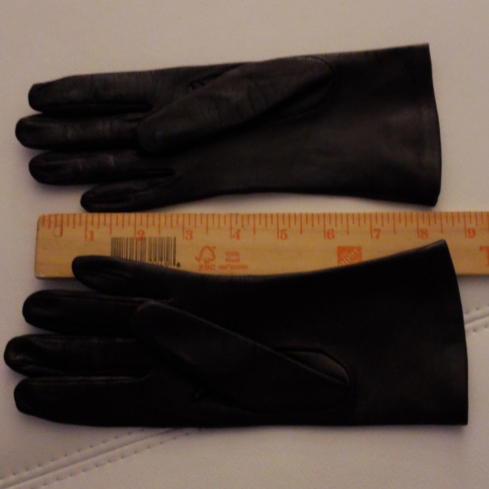 Gloves - Picture 2 of 6